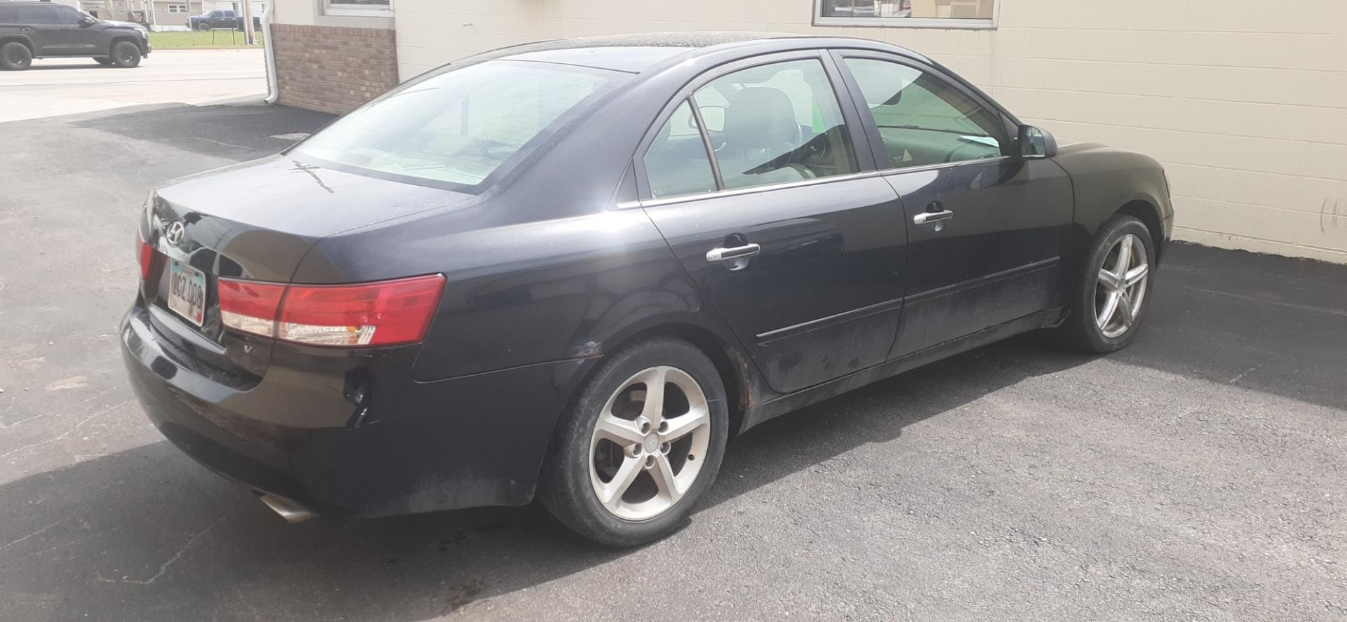 2006 Hyundai Sonata GLS (5NPEU46F56H) with an 3.3L V6 DOHC 24V engine, located at 2015 Cambell Street, Rapid City, SD, 57701, (605) 342-8326, 44.066433, -103.191772 - Photo#3